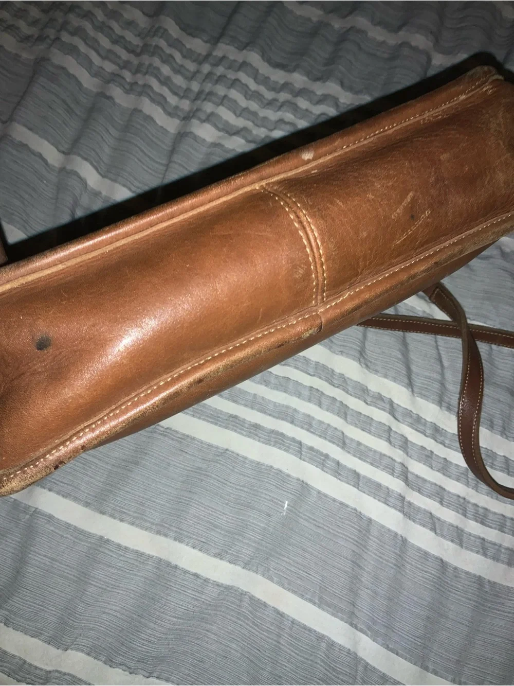 VTG late 70’S Coach Companion Bag Tan Leather 9300. Interior & exterior stains.